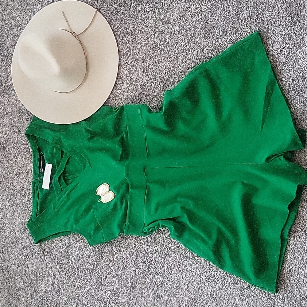 Green v-neck romper M